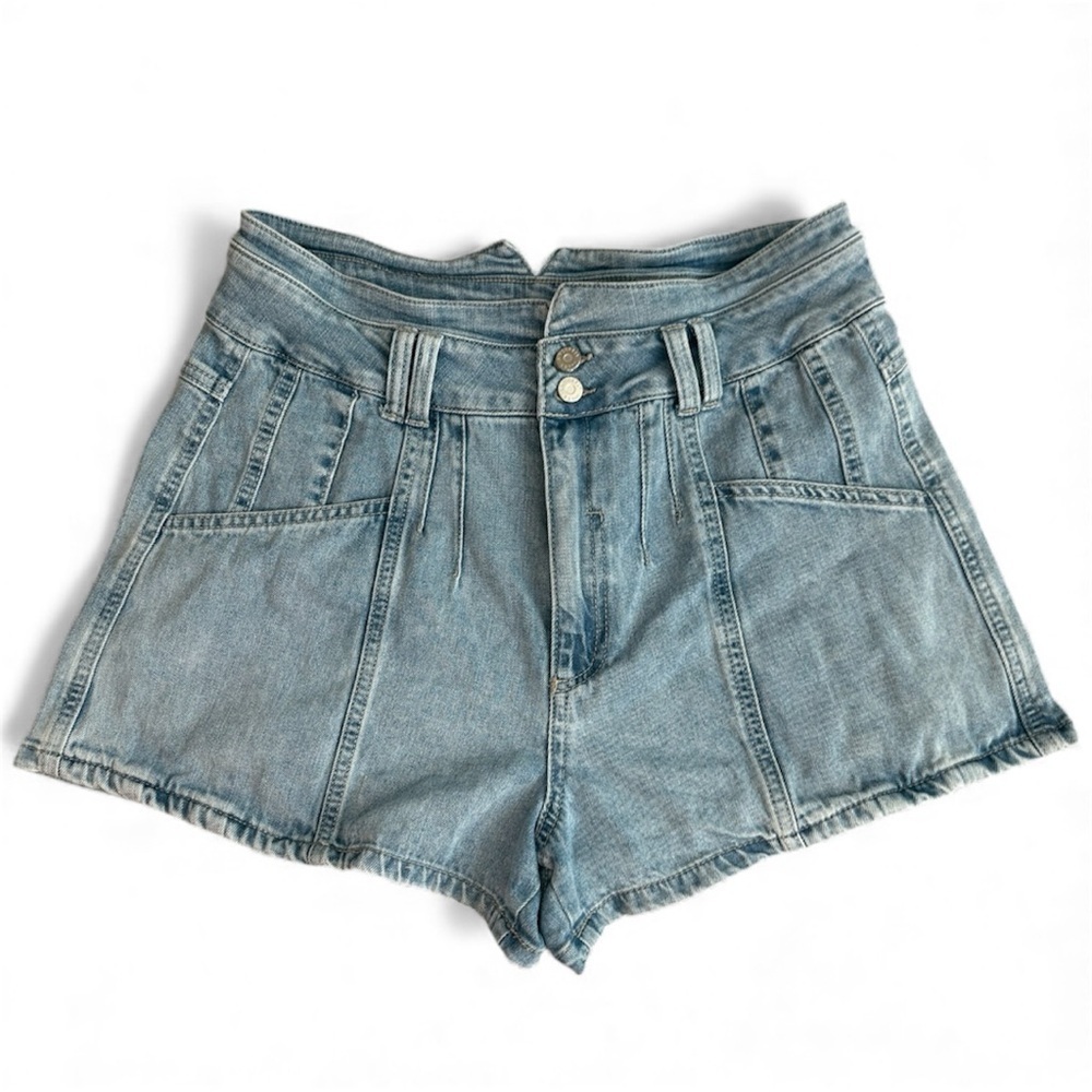 Sincerely Jules Front Pocket Light Wash Denim Shorts